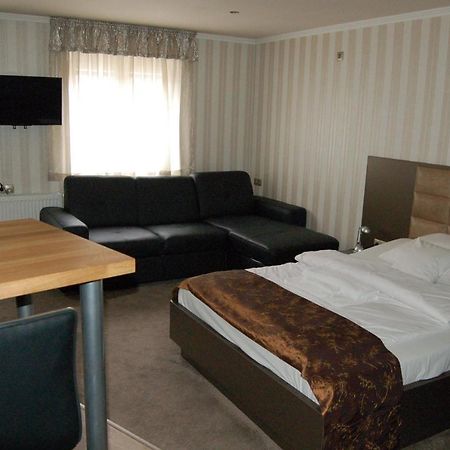Jászberény Control Motel المظهر الخارجي الصورة